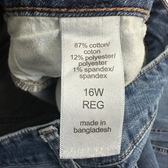 Maurices Mid Rise Bootcut Women's size 16W Dark Wash Blue Denim Jeans - Picture 4 of 5